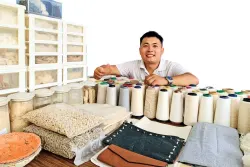 Nhìn cánh đồng dứa, thấy 'tiền bị đốt'